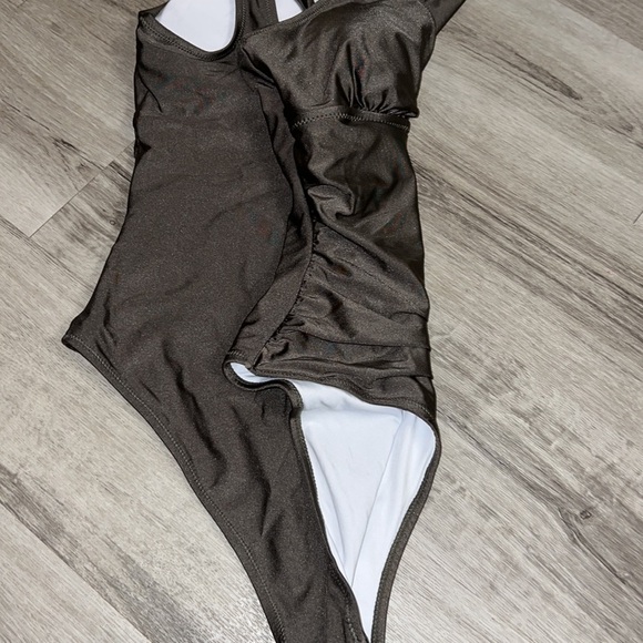 CUPSHE Women's V Neck One Piece Swimsuit Ruffled & Rouched Sz.L - Picture 6 of 11